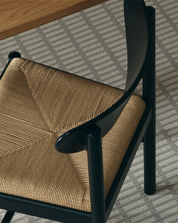 「MEMOLA CHAIR」