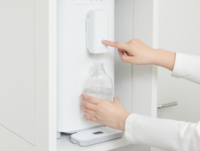 Water bottle and water refilling services