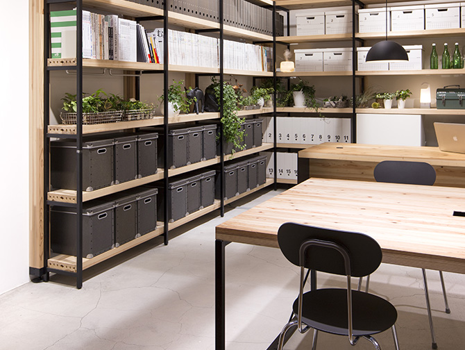 国産杉を使用したオフィス向け家具の開発・発売
